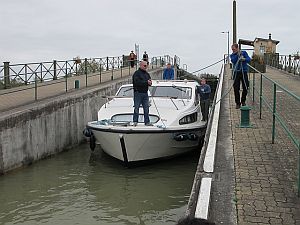 tripping the chain lock after the aqueduct over the Allier River